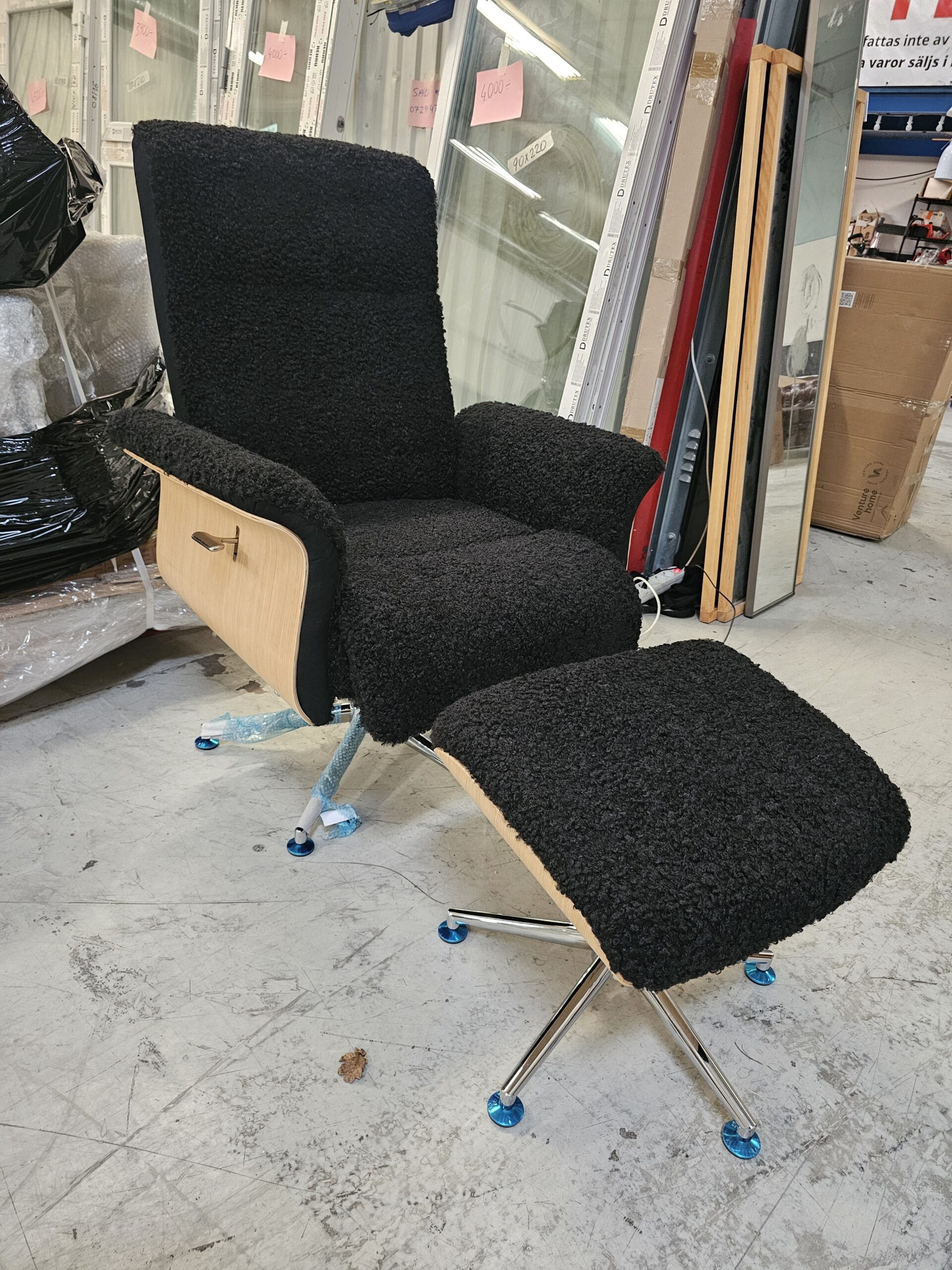 2025/10/1000062586-scaled.jpg Fåtölj - Bild 1